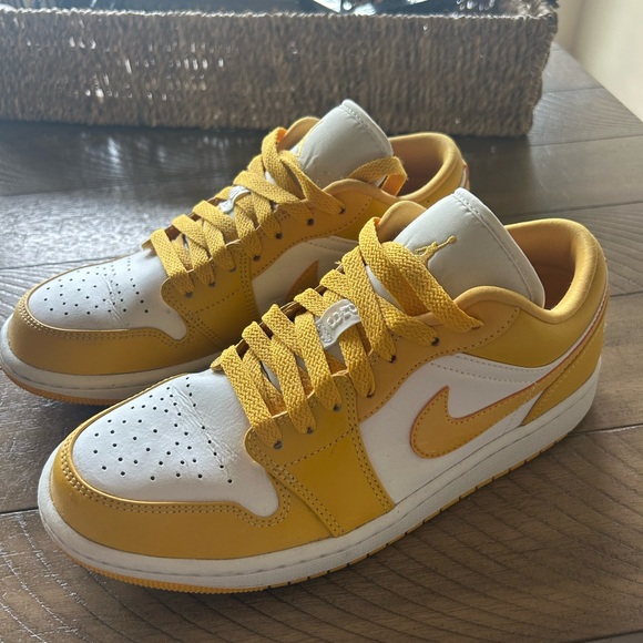 Air Jordan 1 Low Pollen - Picture 1 of 5